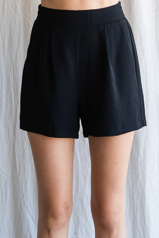 Solid Elastic Waist Pocket Shorts