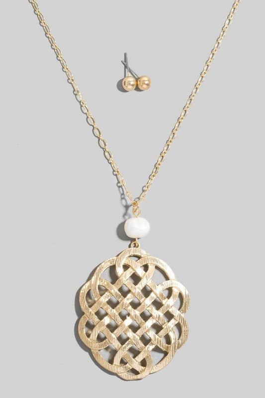 Pearl & Honeycomb Medallion Long Necklace