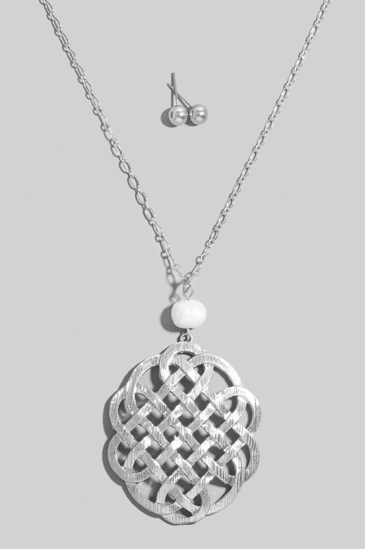 Pearl & Honeycomb Medallion Long Necklace