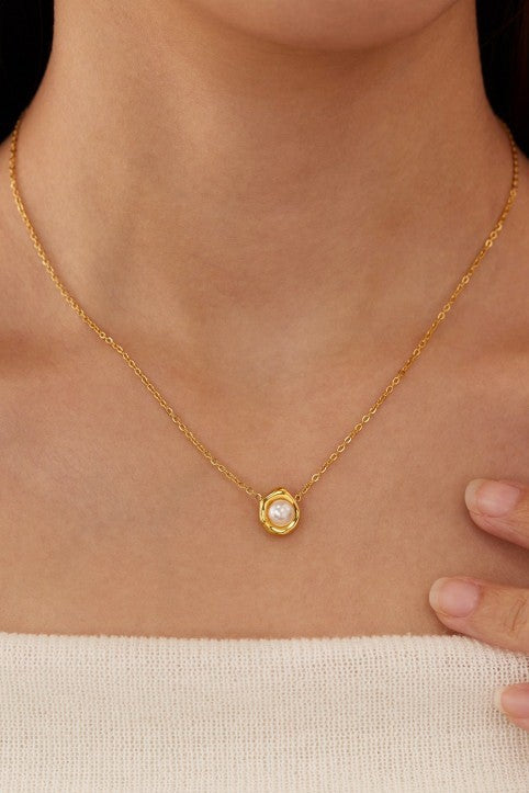Single Pearl Disk Necklace