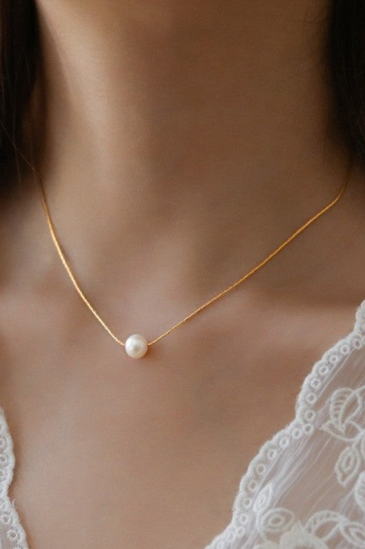 Single Pearl Snake Chain Necklace