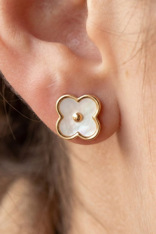 Mother of Pearl Clover Stud Earring
