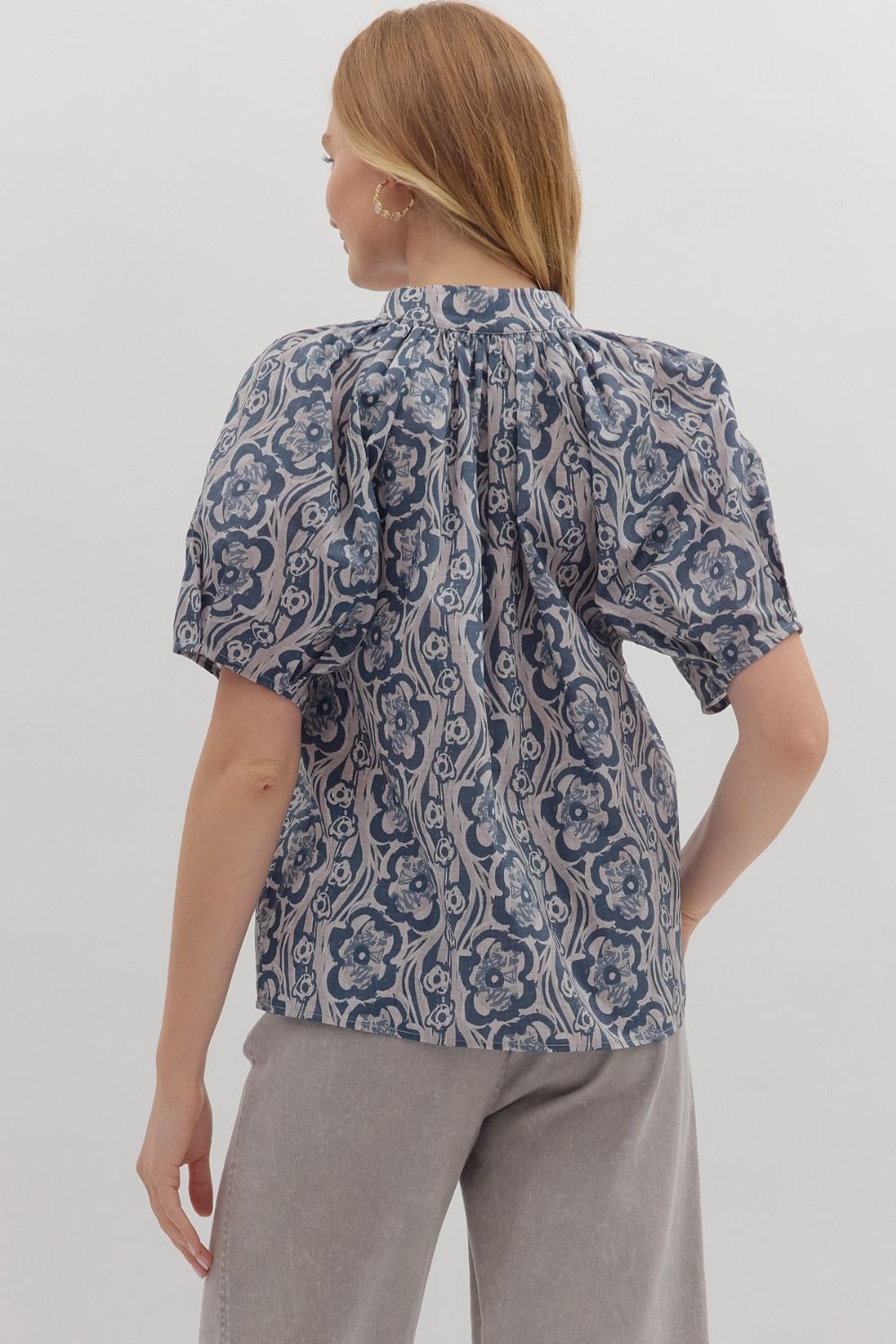 Wavy Floral V-Neck Pleated Sleeve Top