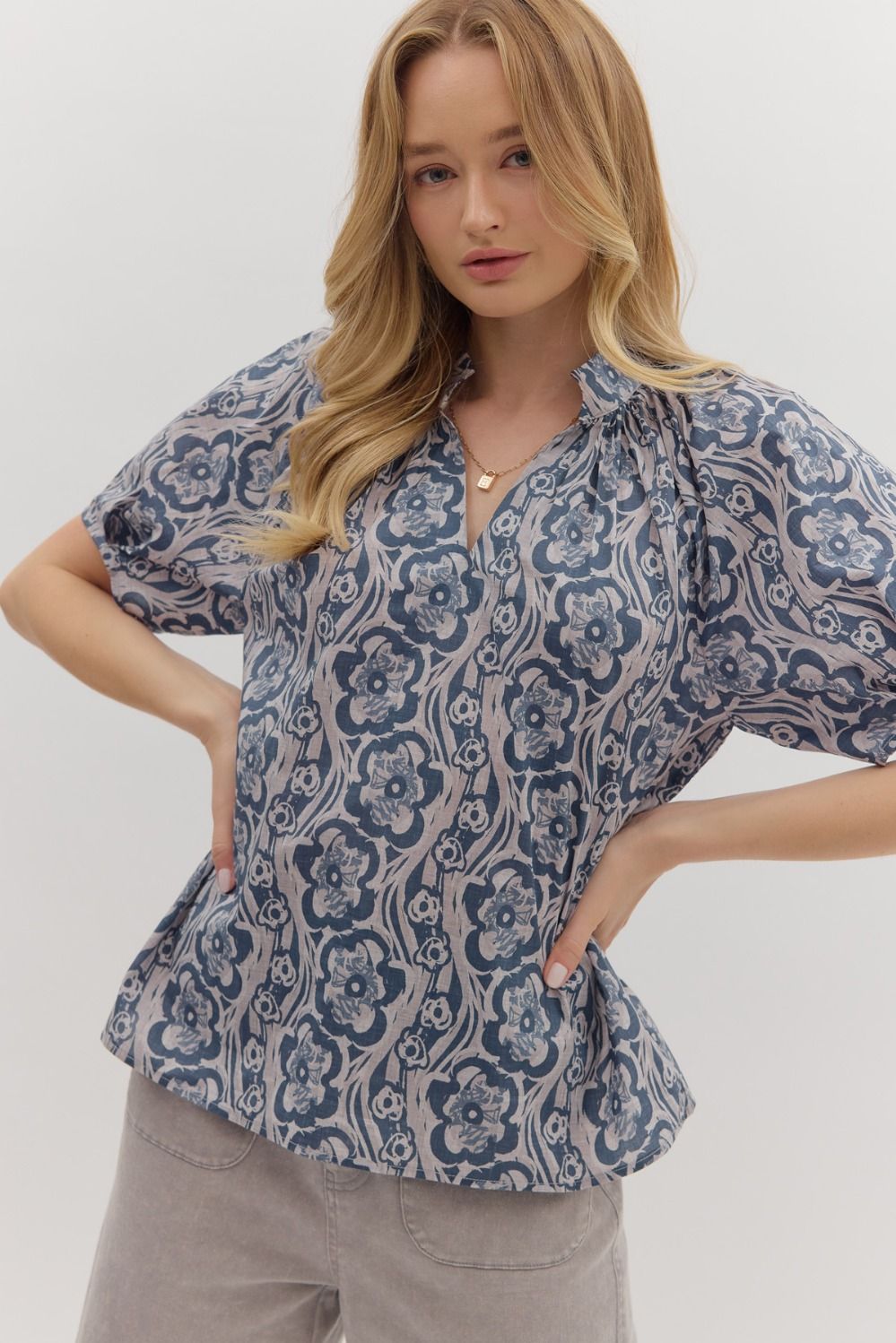 Wavy Floral V-Neck Pleated Sleeve Top
