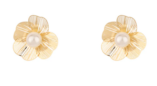 Pearl Center Flower Stud Earring-Gold