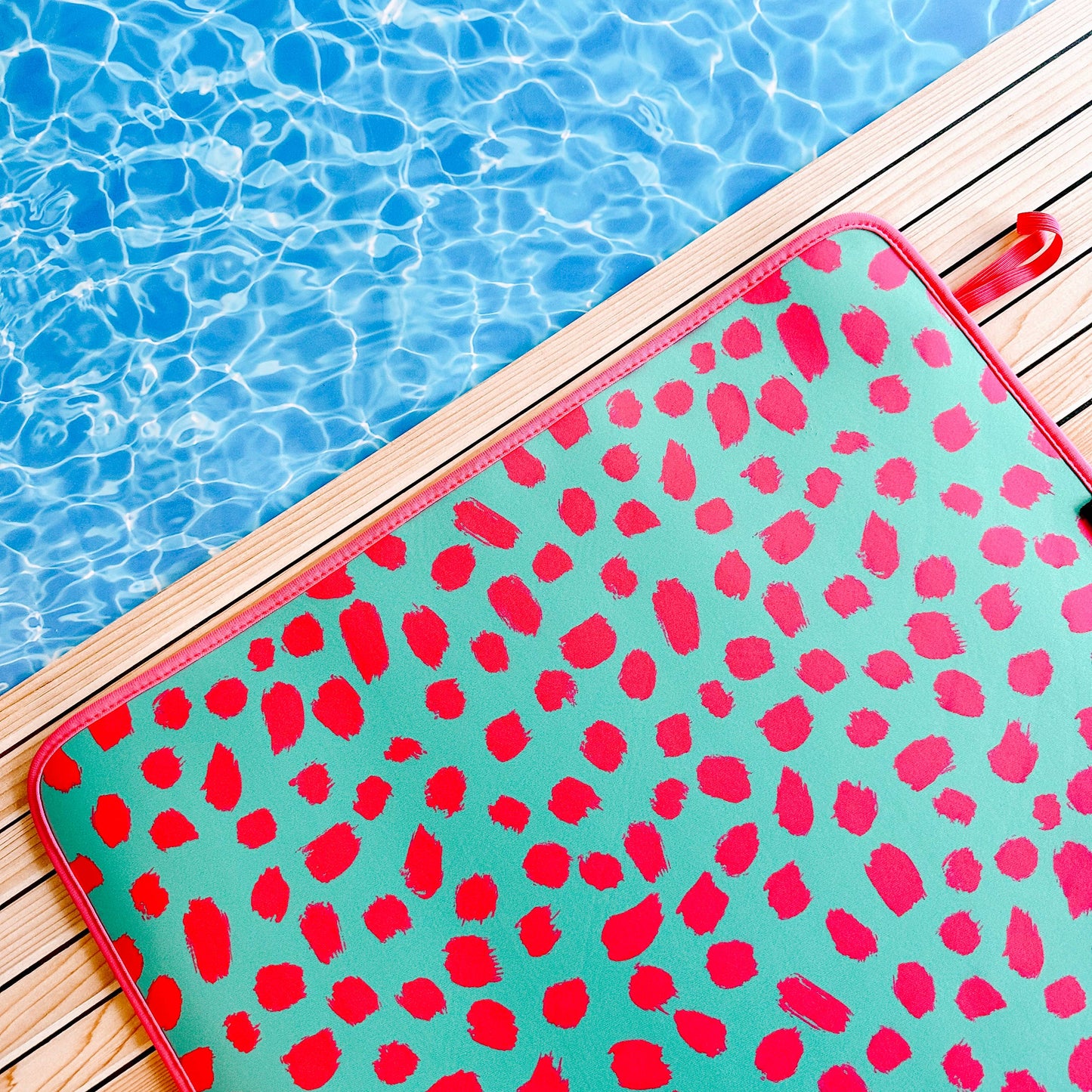 Poolside Seating Mat™ – Swimsuit & Skin Protection