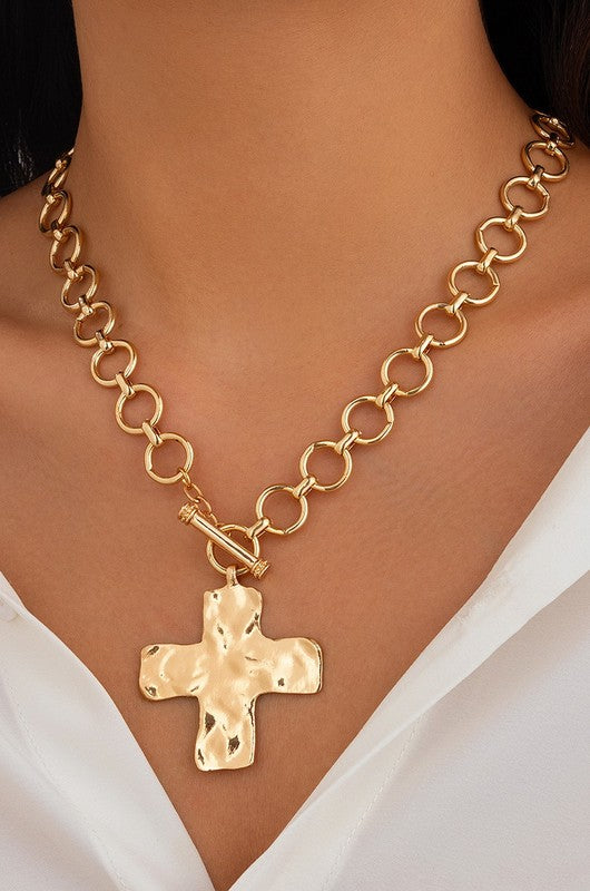 Hammered Chunky Cross Round Link Necklace-Gold