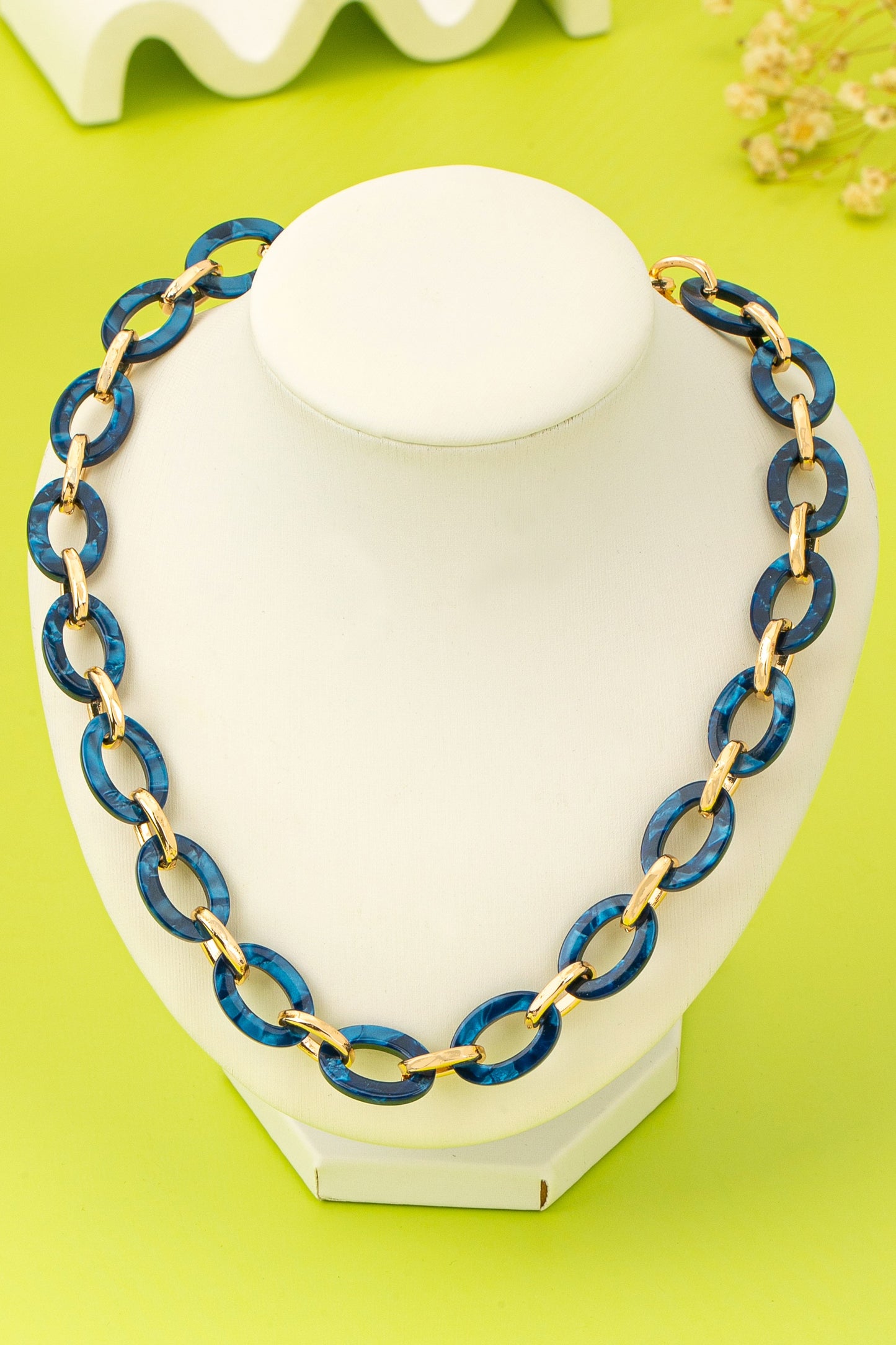 Oval Resin Linked Chain Necklace