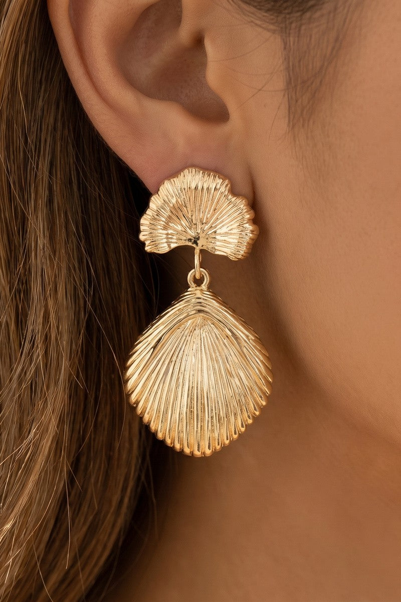Ribbed Fanned Shell Drop Earring-Gold