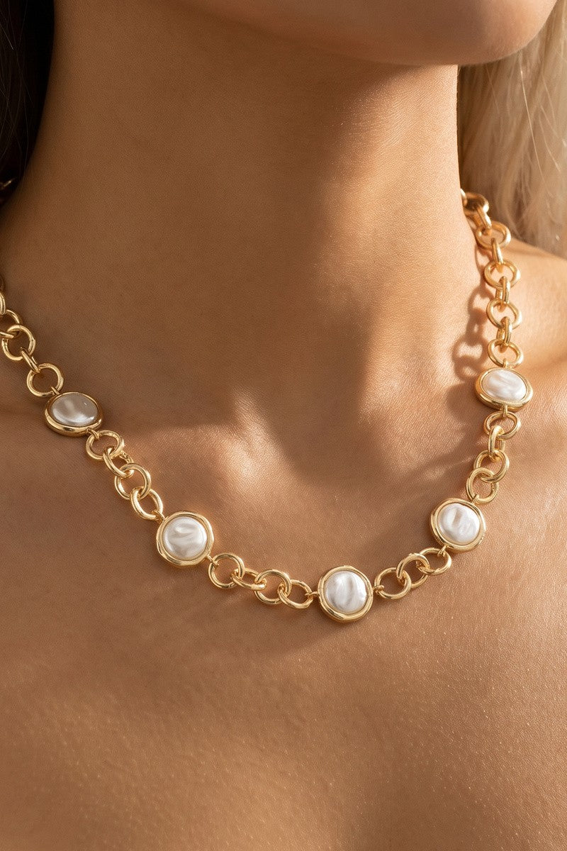 Round Pearl Disk & Round Chain Link Short Necklace