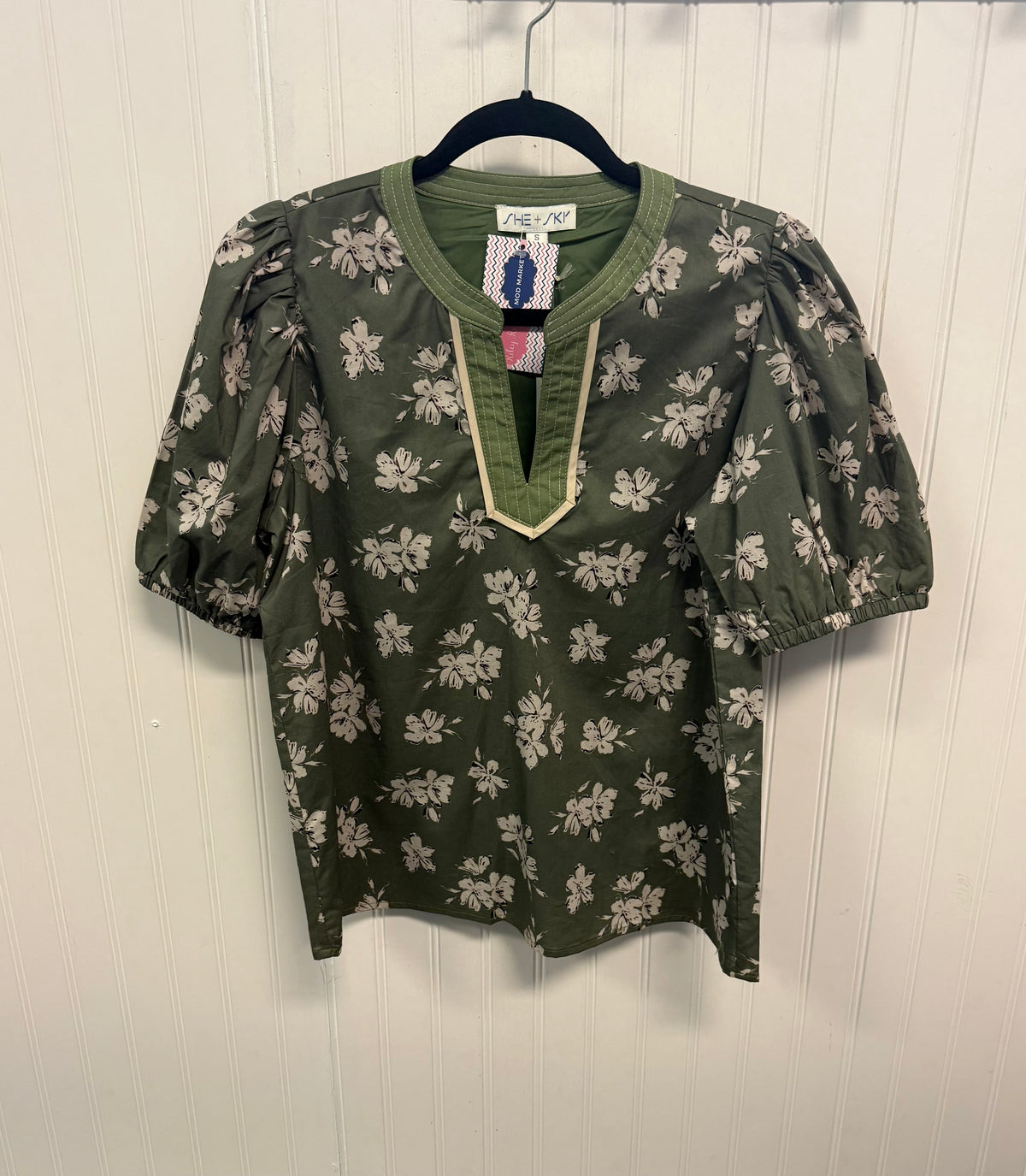 Contrast Neck Flowers Gathered Puff Sleeve Top-Olive