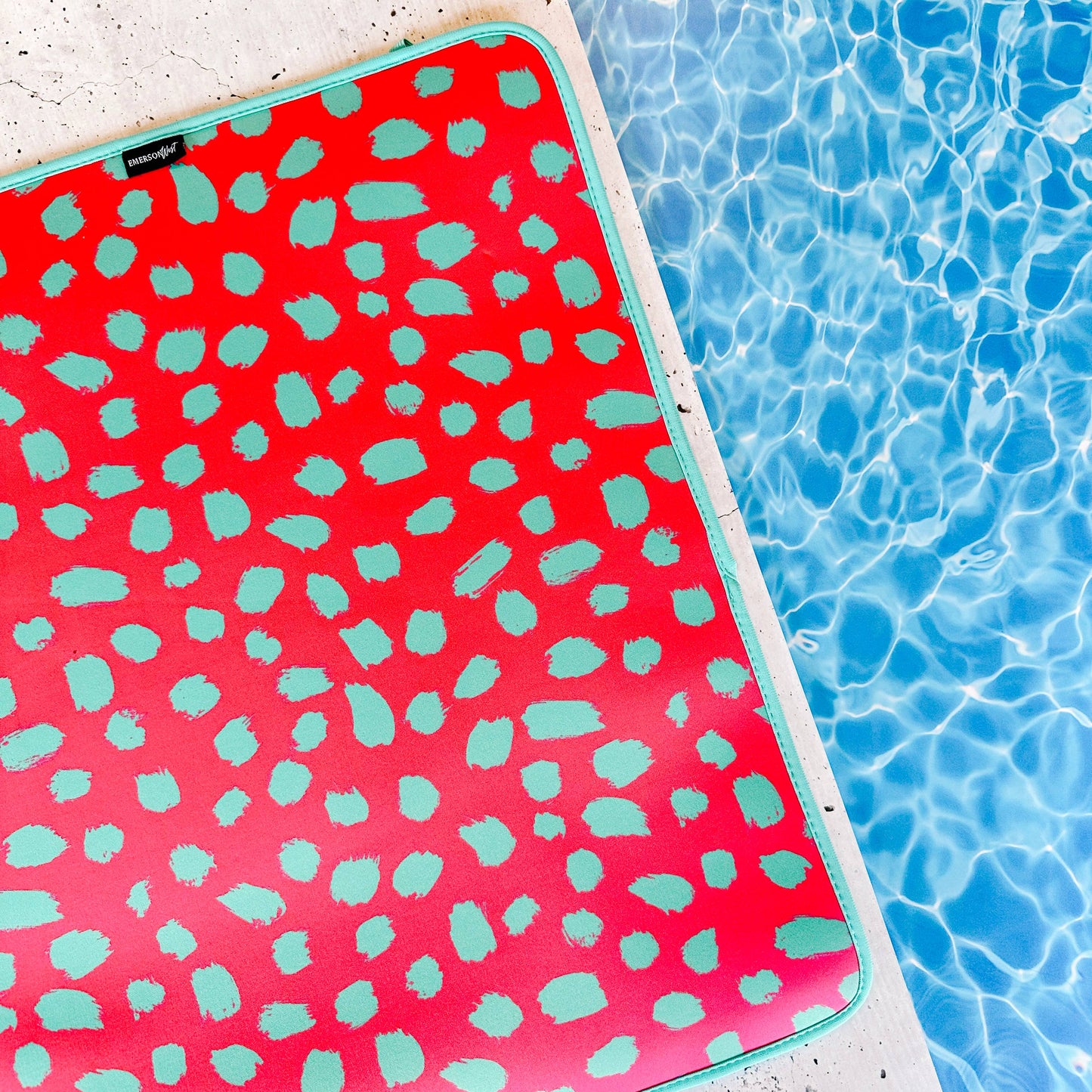 Poolside Seating Mat™ – Swimsuit & Skin Protection