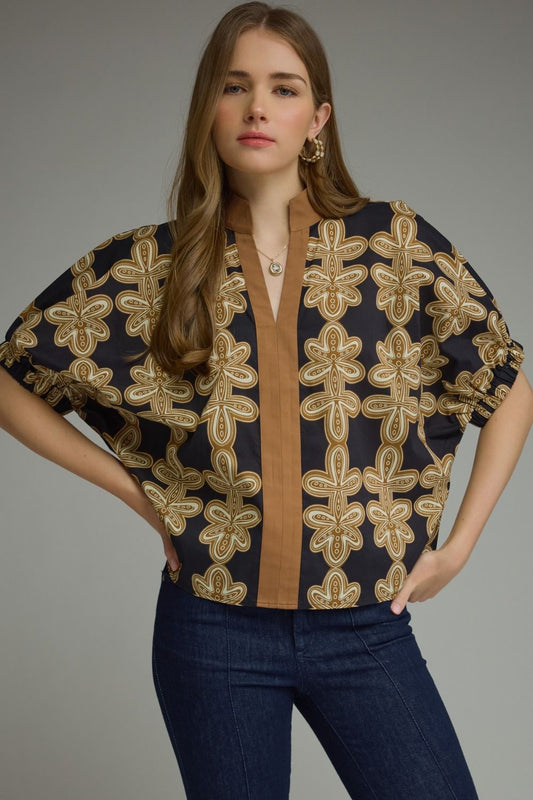 Vertical Print V-Neck Center Contrast Detail Top-Blk